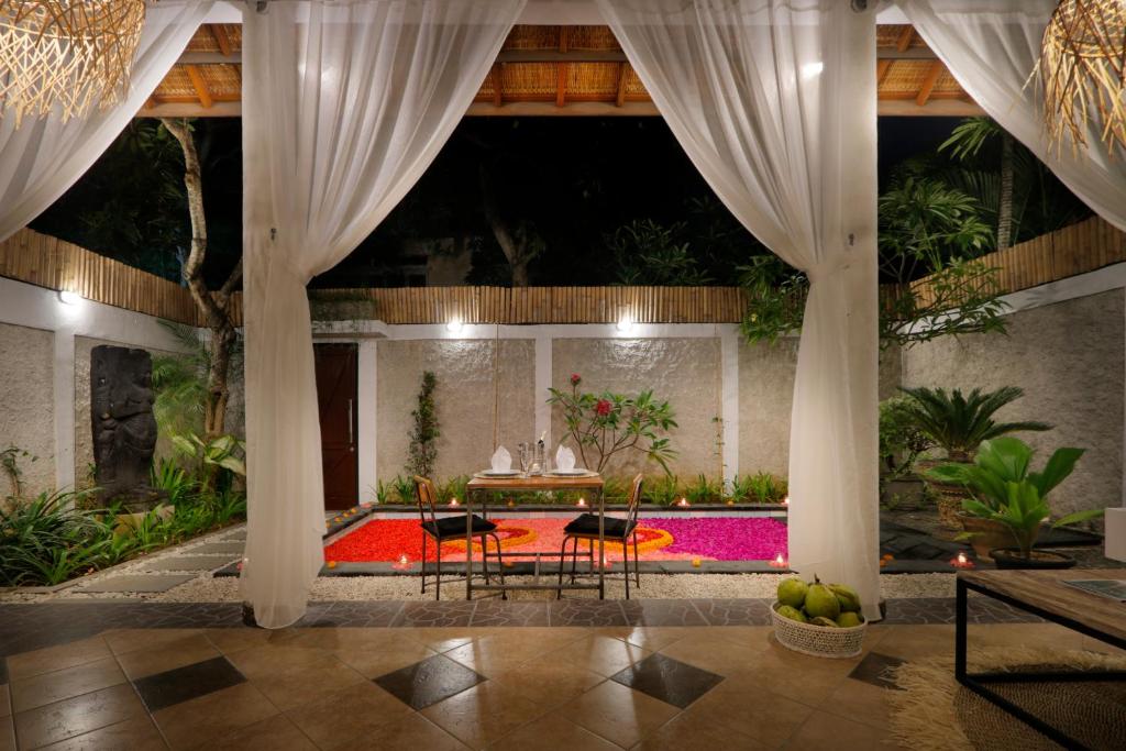 SINGGAH  VILLA SEMINYAK